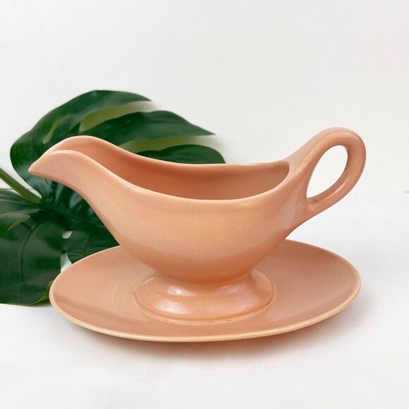 Franciscan Ware Vintage MCM Mid Century Modern Gravy Boat in Dusty Rose Blush - Picture 1 of 6